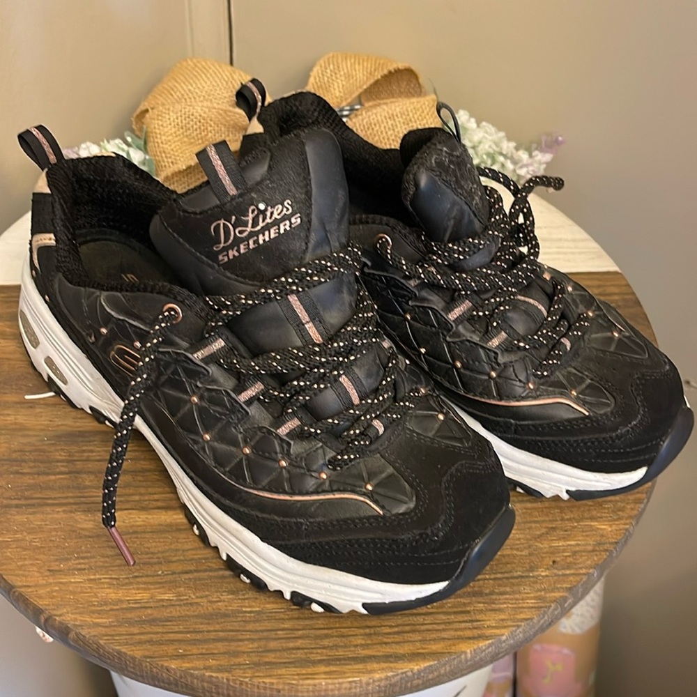 Skechers black color